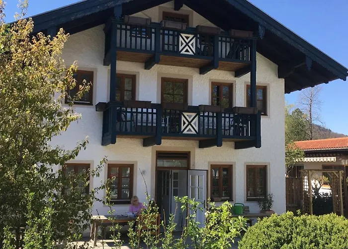 Haus Alpenrose شقة